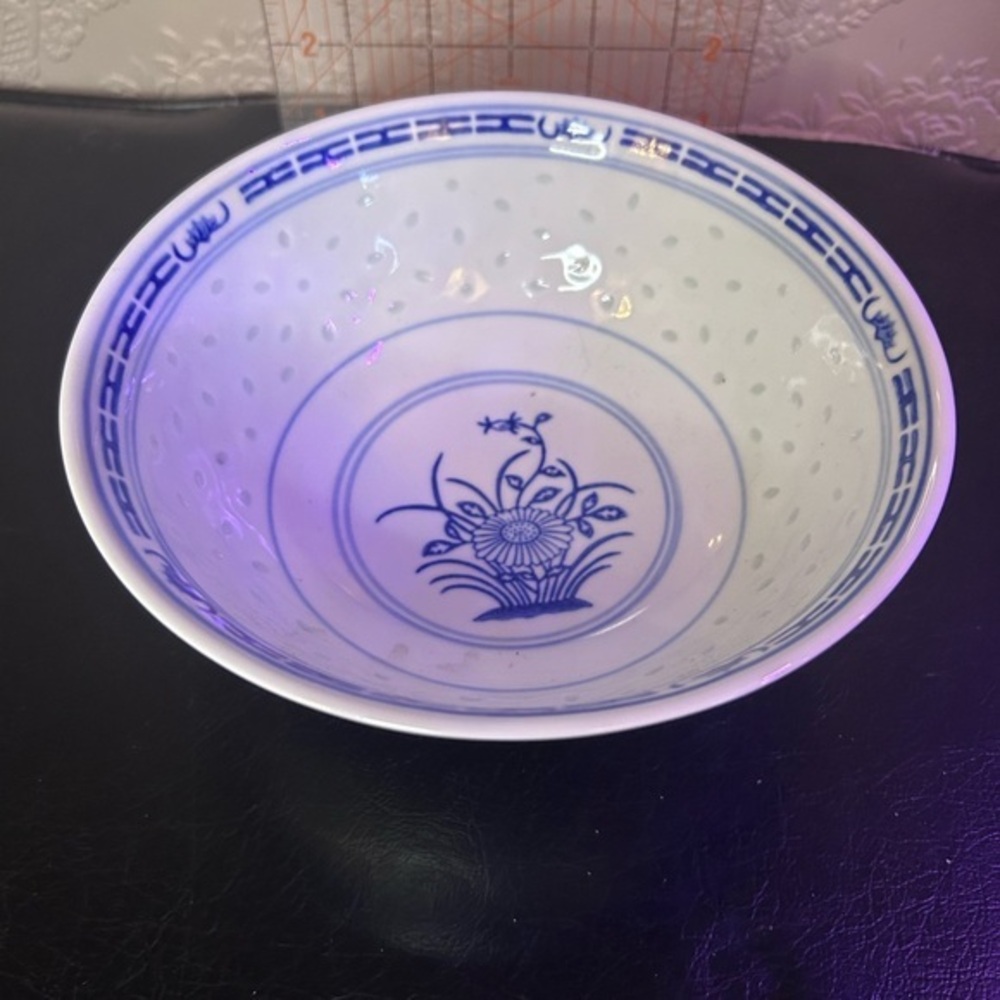 Vintage Jingdezhen Rice Pattern Bowl: Blue and White Floral Porcelain